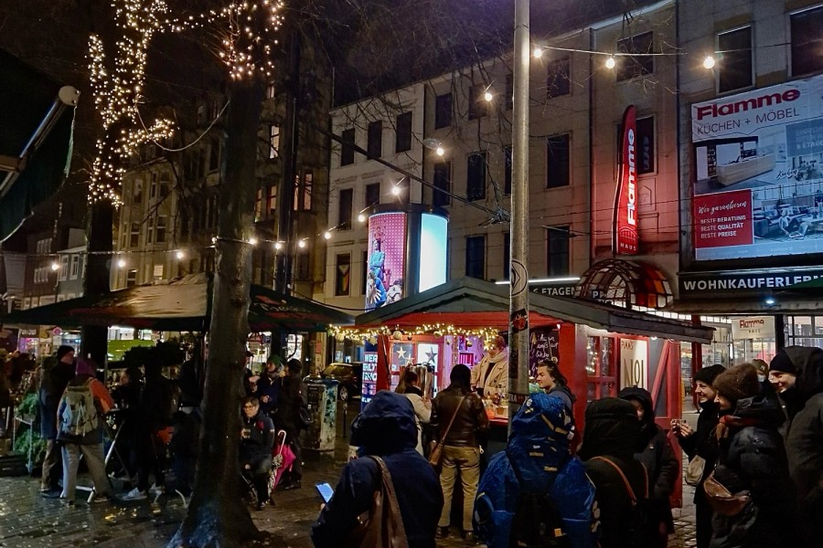 Gluhwein Litfass Weihnachtsbeleuchtung